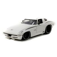 Модель авт.1963 Corvette Stingray Centennial 1:18